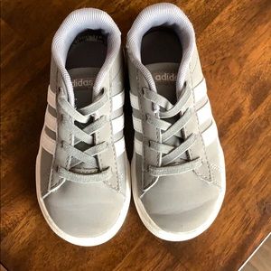 Little kid gray Adidas tennis shoes